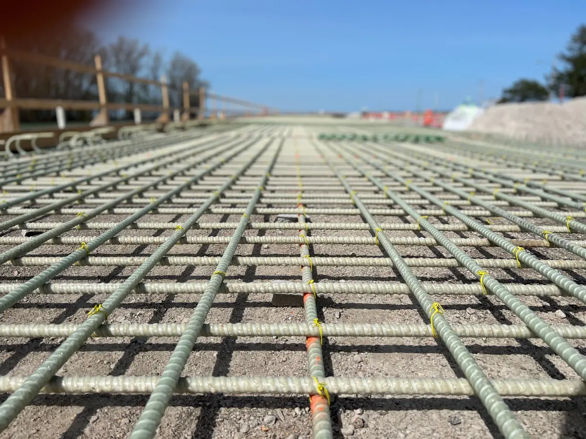4Eq Structural Fiberglass Rebar (10M) 1
