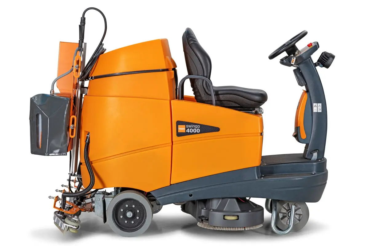 Swingo 5000 Large Ride-On Automatic Scrubber Drier 1